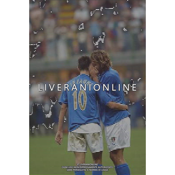 MILANO STADIO MEAZZA DI SAN SIRO 06/09/2003 ITALIA-GALLES QUALIFICAZIONI EURO 2004 NELLA FOTO FILIPPO INZAGHI E VIERI CHRISTIAN ESULTANTI* FOTO ALDO LIVERANI