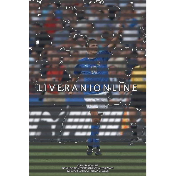 MILANO STADIO MEAZZA DI SAN SIRO 06/09/2003 ITALIA-GALLES QUALIFICAZIONI EURO 2004 NELLA FOTO FILIPPO INZAGHI ESULTANTE DOPO IL GOL* FOTO ALDO LIVERANI