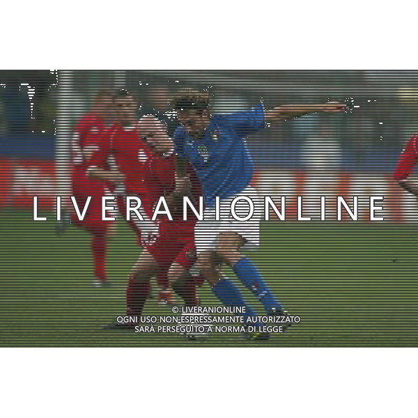 MILANO STADIO MEAZZA DI SAN SIRO 06/09/2003 ITALIA-GALLES QUALIFICAZIONI EURO 2004 NELLA FOTO VIERI CHRISTIAN E PAGE* FOTO ALDO LIVERANI
