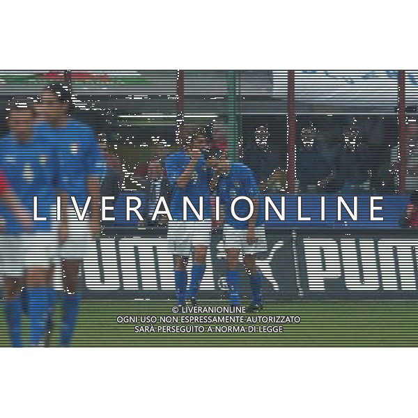 MILANO STADIO MEAZZA DI SAN SIRO 06/09/2003 ITALIA-GALLES QUALIFICAZIONI EURO 2004 NELLA FOTO CHRISTIAN VIERI E FILIPPO INZAGHI ESULTANTI DOPO IL GOL* FOTO ALDO LIVERANI