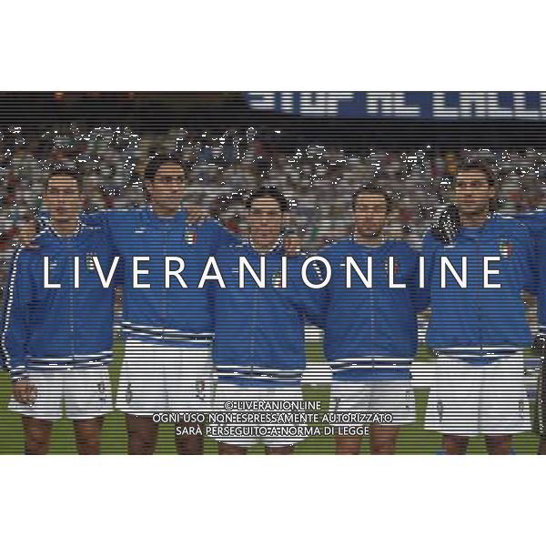 Milano 06/09/2003 Italia-Galles Nella foto: Giocatori dell\'Italia durante l\'inno nazionale Ph Gianni Nucci/Aldo Liverani