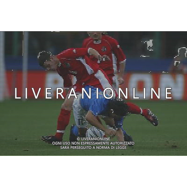 Milano 06/09/2003 Italia-Galles Nella foto: Camoranesi Mauro German e Koumas Jason Ph Gianni Nucci/Aldo Liverani