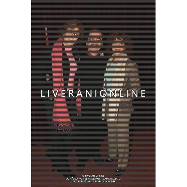 MILANO 11/12/21006 TEATRO CARCANO CORSO DI PORTA ROMANA PRESENTAZIONE DELLO SPETTACOLO: -SORELLE MATERASSI- NELLA FOTO MARINA MALFATTI, MAURIZIO NICHETTI E SIMONA MARCHINI FOTO ROMANO/AG ALDO LIVERANI