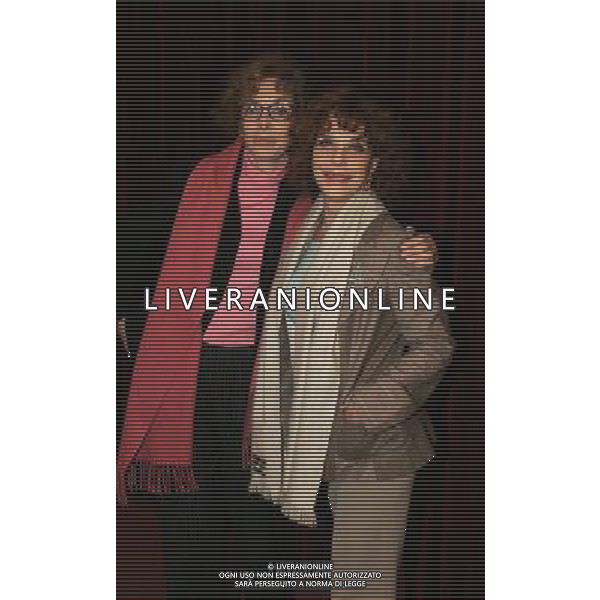 MILANO 11/12/21006 TEATRO CARCANO CORSO DI PORTA ROMANA PRESENTAZIONE DELLO SPETTACOLO: -SORELLE MATERASSI- NELLA FOTO MARINA MALFATTI E SIMONA MARCHINI FOTO ROMANO/AG ALDO LIVERANI