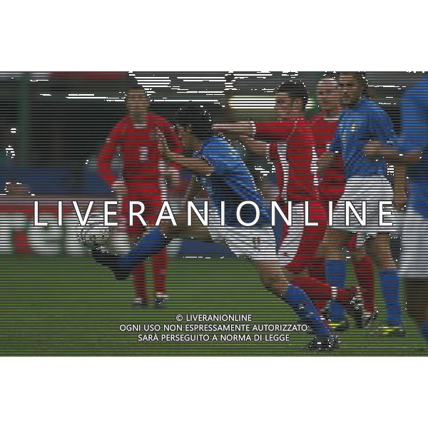 Milano 06/09/2003 Italia-Galles Nella foto: Camoranesi Mauro German e Koumas Jason Ph Gianni Nucci/Aldo Liverani