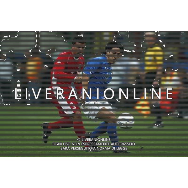 Milano 06/09/2003 Italia-Galles Nella foto: Camoranesi Mauro German e Speed Gary Andrew Ph Gianni Nucci/Aldo Liverani
