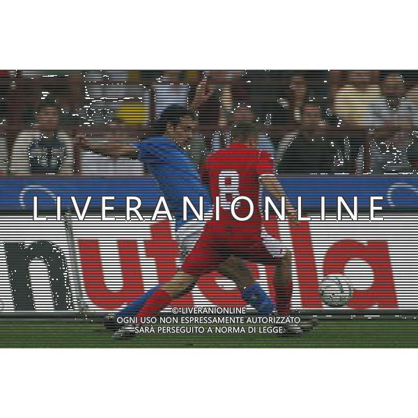 Milano 06/09/2003 Italia-Galles Nella foto: Nesta Alessandro e Bellamy Craig Douglas Ph Gianni Nucci/Aldo Liverani