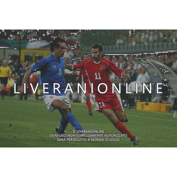 Milano 06/09/2003 Italia-Galles Nella foto: Nesta Alessandro e Giggs Ryan Joseph Ph Gianni Nucci/Aldo Liverani