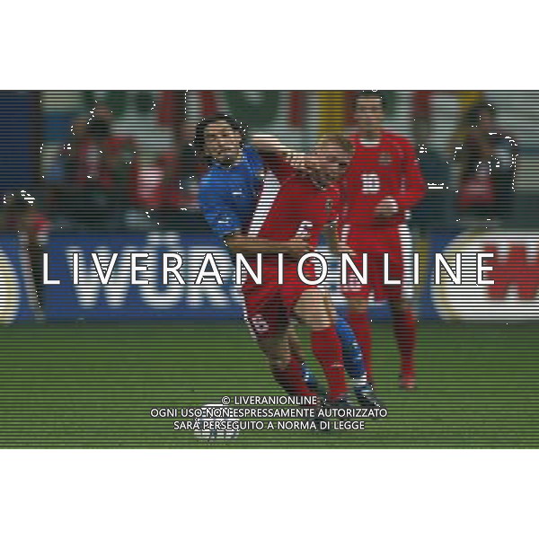 Milano 06/09/2003 Italia-Galles Nella foto: Pembridge Mark Anthony e Zambrotta Gianluca Ph Gianni Nucci/Aldo Liverani