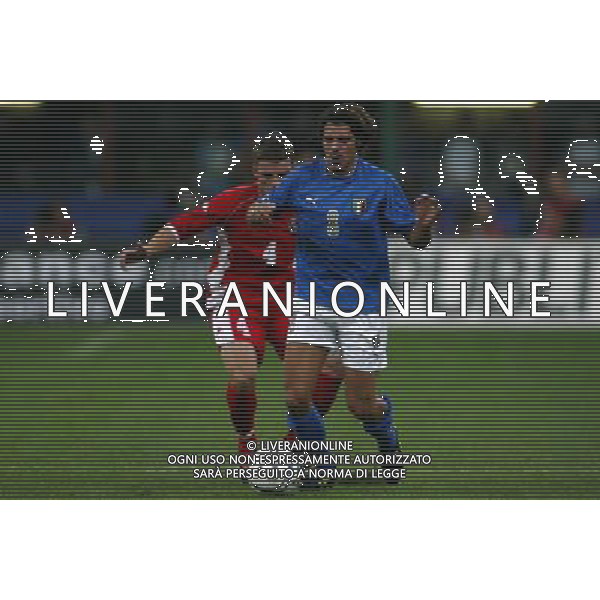 Milano 06/09/2003 Italia-Galles Nella foto: Perrotta Simone e Koumas Jason Ph Gianni Nucci/Aldo Liverani