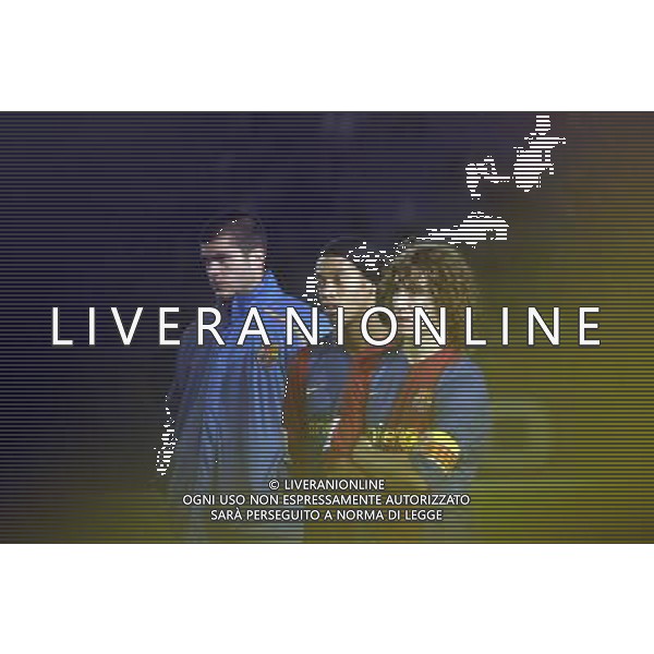 internacional final joy group sport club internacional- barcelona 1-0 final match 7 yokohama international stadium 17 dec 2006 nella foto la delusione dei giocatori del barcellona Photographer: Maurizio Borsari 0855 agenzia aldo liverani 