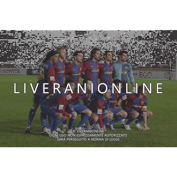 internacional final joy group sport club internacional- barcelona 1-0 final match 7 yokohama international stadium 17 dec 2006 nella foto barcelona team ronaldinho gudjohnsen zambrotta motta marquez victor valdes van bronckhorst iniesta giuly deco puyol P