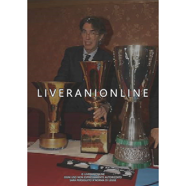 Milano 18 dicembre 2006 Hotel Principe di Savoia Assemblea Lega Calcio e premiazioni trofei 2005/2006 nella foto: moratti massimo con la coppa del campionato la coppa italia e la supercoppa europea foto Luzzani / Ag. Aldo Liverani