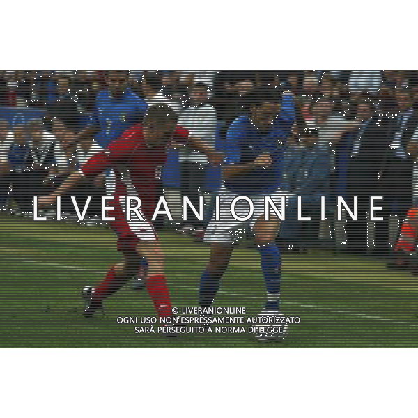 Milano 06/09/2003 Italia-Galles Nella foto: Zambrotta Gianluca e Bellamy Craig Douglas Ph Gianni Nucci/Aldo Liverani