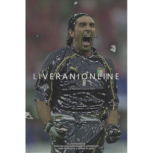 ITALIA-GALLES 06/09/2003 QUALIFICAZIONE EURO 2004 NELLA FOTO GIANLUIGI BUFFON FOTO STEFANO RACCAMARI-AGENZIA ALDO LIVERANI