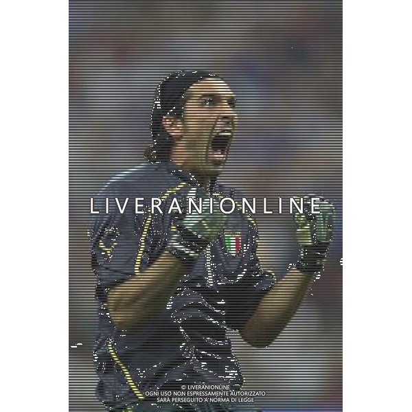ITALIA-GALLES 06/09/2003 QUALIFICAZIONE EURO 2004 NELLA FOTO GIANLUIGI BUFFON FOTO STEFANO RACCAMARI-AGENZIA ALDO LIVERANI