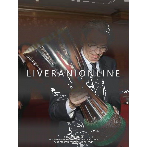 Milano 18/12/2006 consiglio generale lega calcio e premiazione anno sportivo 2005/06 nella foto moratti massimo con la supercoppa italiana ph marco luzzani/ag aldo liverani s.a.s.