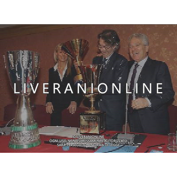 Milano 18/12/2006 consiglio generale lega calcio e premiazione anno sportivo 2005/06 nella foto matarrese antonio e moratti massimo con le tre coppe coppa italia, campionato e supercoppa italia ph marco luzzani/ag aldo liverani s.a.s.