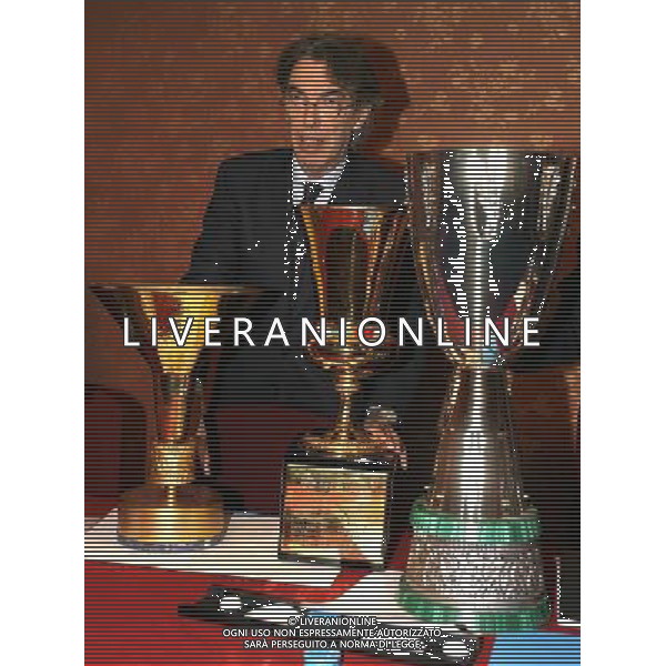 Milano 18/12/2006 consiglio generale lega calcio e premiazione anno sportivo 2005/06 nella foto moratti massimo con le tre coppe coppa italia, campionato e supercoppa italia ph marco luzzani/ag aldo liverani s.a.s.