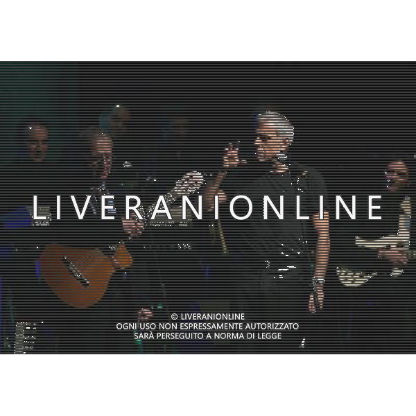 MILANO 28 DICEMBRE 2006 SPETTACOLO TEATRALE \'TEO TEOCOLI SHOW\' NELLA FOTO:ARNALDO CELSO E TEO TEOCOLI PH FRANKY/AG ALDO LIVERANI