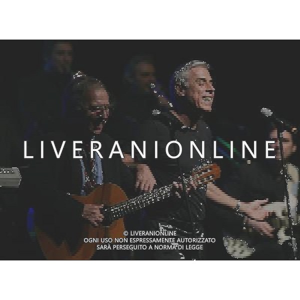 MILANO 28 DICEMBRE 2006 SPETTACOLO TEATRALE \'TEO TEOCOLI SHOW\' NELLA FOTO: ARNALDO CELSO E TEO TEOCOLI PH FRANKY/AG ALDO LIVERANI