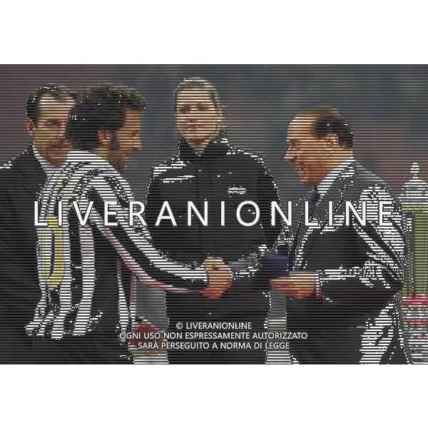 Milan - Juventus Trofeo Berlusconi 06/01/2007 nella foto il presidente Silvio Berlusconi premia alessandro del piero ph luzzani/ag. Aldo Liverani