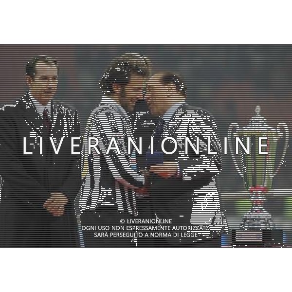 Milan - Juventus Trofeo Berlusconi 06/01/2007 nella foto il presidente Silvio Berlusconi premia alessandro del piero ph luzzani/ag. Aldo Liverani