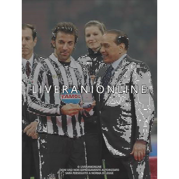 Milan - Juventus Trofeo Berlusconi 06/01/2007 nella foto il presidente Silvio Berlusconi premia alessandro del piero ph luzzani/ag. Aldo Liverani