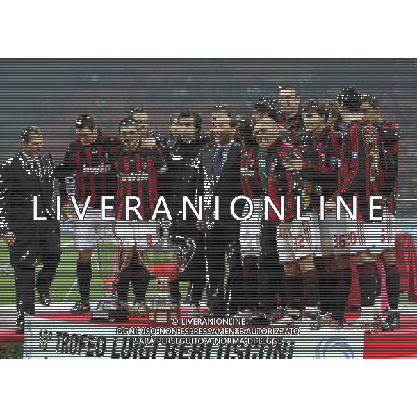 Milan - Juventus Trofeo Berlusconi 06/01/2007 nella foto Silvio berlusconi con i giocatori del milan vincitori del trofeo ph luzzani/ag. Aldo Liverani