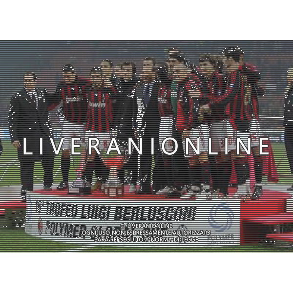 Milan - Juventus Trofeo Berlusconi 06/01/2007 nella foto Silvio berlusconi con i giocatori del milan vincitori del trofeo ph luzzani/ag. Aldo Liverani