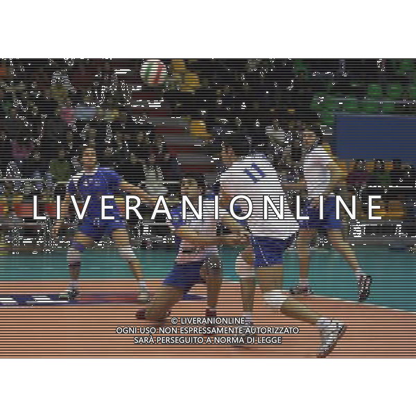 MILANO 7/1/2007 PALALIDO PIAZZALE STUPARICH CAMPIONATO SERIE A2 VOLLEY SPARKLING VOLLEY MILANO-MODUGNO VOLLEY NELLA FOTO BOGDAN OLTEANU E GIANLUCA DURANTE FOTO ROMANO/AG ALDO LIVERANI