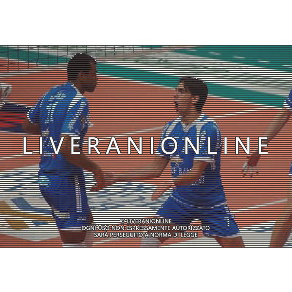 CUNEO 07/01/2007 CAMPIONATO DI PALLAVOLO SERIE A1 TIM BRE BANCA LANNUTTI CUNEO-LUBE BANCA MACERATA NELLA FOTO ABBADI MANIUS CON GODOY GILBERTO PH GIGI ARCAINI/AG.ALDO LIVERANI