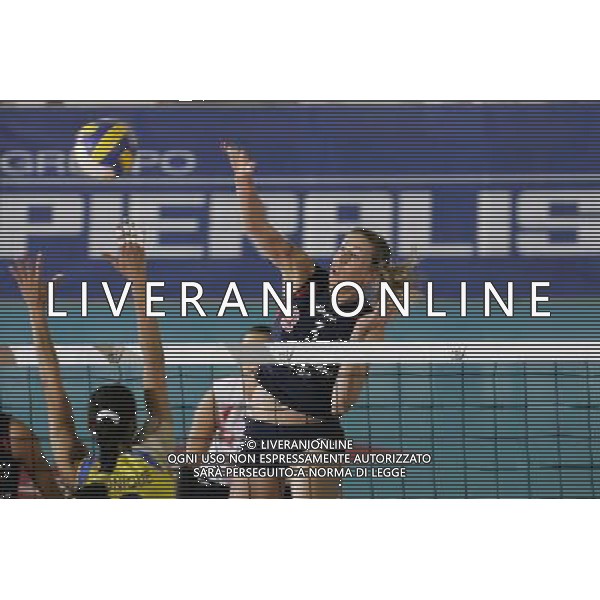 JESI - 10/01/2006 EUROLEGA CEV DI VOLLEY FEMMINILE 2006/07 MONTESCHIAVO JESI - LAS PALMAS NELLA FOTO: E.TOGUT - JESI PH S.ROSA/AG. ALDO LIVERANI