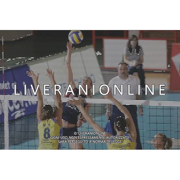 JESI - 10/01/2006 EUROLEGA CEV DI VOLLEY FEMMINILE 2006/07 MONTESCHIAVO JESI - LAS PALMAS NELLA FOTO: E.TOGUT - JESI PH S.ROSA/AG. ALDO LIVERANI