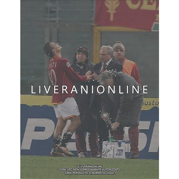 Roma - 10 / 01 / 2007 - TIM CUP 2006/2007 Quarti di Finale Andata - Roma Vs Parma (0-0) - nella foto: Francesco TOTTI si fa curare dopo un contrasto in area ph Corradetti / ag. Aldo Liverani