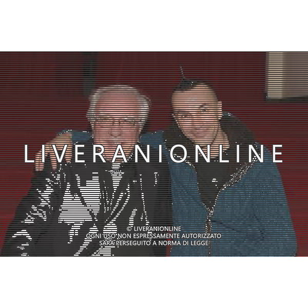 MILANO 12 GENNAIO 2007 CONFERENZA STAMPA PRESENTAZIONE DELLO SPETACCOLO TEATRALE \'L\' UOMO DAI MILLE VOLTI CON ARTURO BRACHETTI NELLA FOTO:DON MANTELLI SILVIO E ARTURO BRACHETTI PH FRANKY-AG ALDO LIVERANI