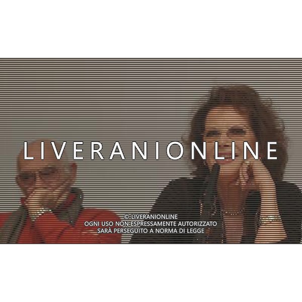 MILANO 22 GENNAIO 2007 PER IL CICLO \' LA BELLEZZA SALVERA\' IL MONDO\' CLAUDIA CARDINALE INCONTRA GLI STUDENTI DEL COLLEGIO CITTA\' STUDI DI MILANO NELLA FOTO: IL REGISTA PASQUALE SQUITIERI E CLAUDIA CARDINALE PH FRANKY-AG ALDO LIVERANI