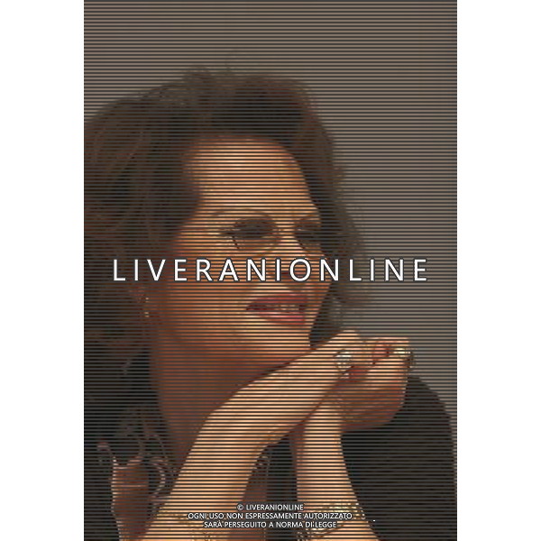 MILANO 22 GENNAIO 2007 PER IL CICLO \' LA BELLEZZA SALVERA\' IL MONDO\' CLAUDIA CARDINALE INCONTRA GLI STUDENTI DEL COLLEGIO CITTA\' STUDI DI MILANO NELLA FOTO: CLAUDIA CARDINALE PH FRANKY-AG ALDO LIVERANI