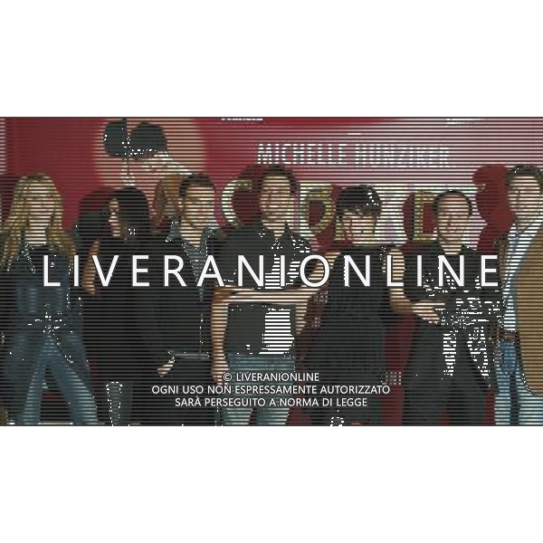 MILANO 24/1/2007 GRAN VISCONTI PALACE VIALE ISONZO PRESENTAZIONE DELOLO SPETTACOLO TEATRALE: -CABARET- NELLA FOTO MICHELLE HUNZIKER CON IL CAST DELLO SPETTACOLO FOTO ROMANO/AG ALDO LIVERANI 