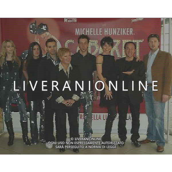 MILANO 24/1/2007 GRAN VISCONTI PALACE VIALE ISONZO PRESENTAZIONE DELOLO SPETTACOLO TEATRALE: -CABARET- NELLA FOTO MICHELLE HUNZIKER CON IL CAST DELLO SPETTACOLO FOTO ROMANO/AG ALDO LIVERANI 