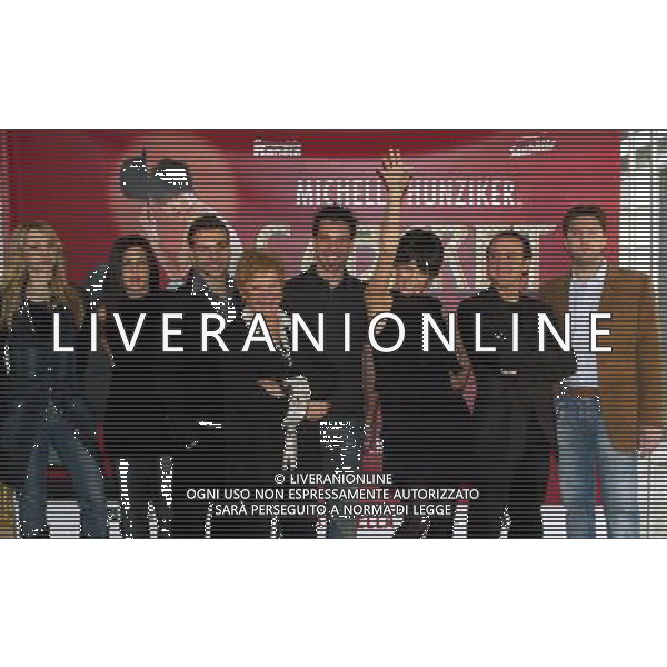 MILANO 24/1/2007 GRAN VISCONTI PALACE VIALE ISONZO PRESENTAZIONE DELOLO SPETTACOLO TEATRALE: -CABARET- NELLA FOTO MICHELLE HUNZIKER CON IL CAST DELLO SPETTACOLO FOTO ROMANO/AG ALDO LIVERANI 