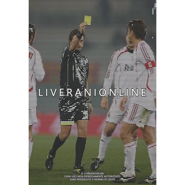 Roma - Milan 31 / 01 / 2007 - Coppa Italia TIM CUP Semifinale ritorno nella foto: L\'arbitro Rizzoli ammonisce Costacurta ph Corradetti / ag. Aldo Liverani