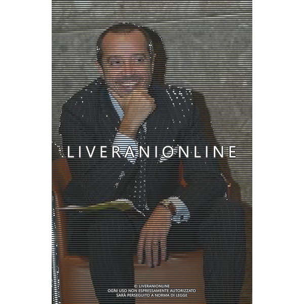 MILANO 30/1/2007 SPAZIO SIRONI PALAZZO DELL\' INFORMAZIONE PIAZZA CAVOUR, 2 PRESENTAZIONE DEL FARMACO: -OMALIZUMAB. IL PRIMO ANTICORPO MONOCLONALE AD AZIONE SELETTIVA CONTRO L\' IgE. TERAPIA INNOVATIVA CONTRO L\' ASMA ALLERGICO PERSISTENTE- NELLA FOTO FRANCO