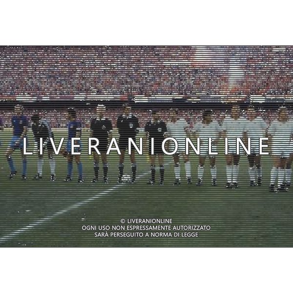 Milan - Steaua Bucarest finale Coppa Campioni 24/05/1989 nella foto la terna arbitrale ph archivio ag. aldo liverani