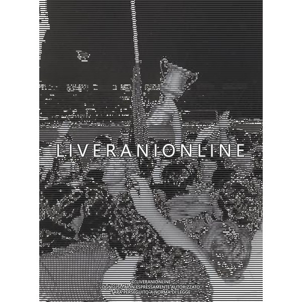 Sclosa con la Coppa Pisa Calcio vincitore della Mitropa Cup 31/05/1988 Ph. Archivio Ag. Aldo Liverani 