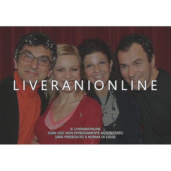 MILANO 5/2/2007 TEATRO MANZONI VIA MANZONI PRESENTAZIONE DELLA COMMEDIA TEATRALE: -BELLO DI PAPA\'- NELLA FOTO VINCENZO SALEMME, ANTONELLA ELIA, ADELE PANDOLFI E MASSIMILIANO GALLO FOTO ROMANO/AG ALDO LIVERANI