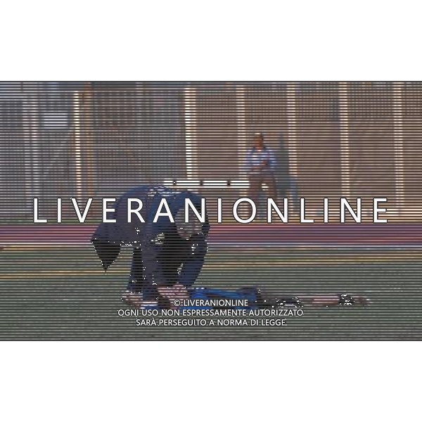 59¡Torneo Mondiale di Calcio Giovanile \'Coppa Carnevale\' di Viareggio - San Giuliano Terme(PI) - 15.02.2007 Atalanta - Empoli Nella Foto: Donati Ettore(All.Empoli)consola un giocatore dell\'Atalanta a fine partita Ph.Vitez/aldo liverani s.a