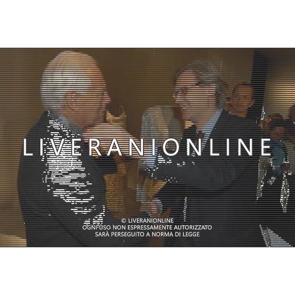MILANO 19/2/2007 TRIENNALE MOSTRA DEI TRENTA ANNI DI ATTIVITA\' DI GIORGIO ARMANI NELLA FOTO GIORGIO ARMANI E VITTORIO SGARBI FOTO ROMANO/AG ALDO LIVERANI