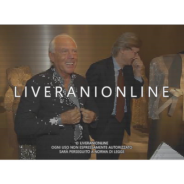 MILANO 19/2/2007 TRIENNALE MOSTRA DEI TRENTA ANNI DI ATTIVITA\' DI GIORGIO ARMANI NELLA FOTO GIORGIO ARMANI E VITTORIO SGARBI FOTO ROMANO/AG ALDO LIVERANI