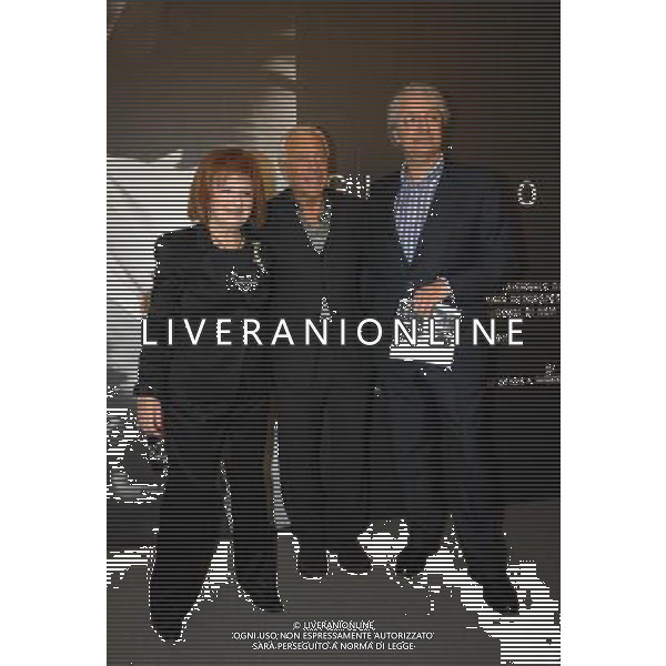 MILANO 19/2/2007 TRIENNALE MOSTRA DEI TRENTA ANNI DI ATTIVITA\' DI GIORGIO ARMANI NELLA FOTO TIZIANA MAIOLO, GIORGIO ARMANI E DAVIDE RAMPELLO FOTO ROMANO/AG ALDO LIVERANI